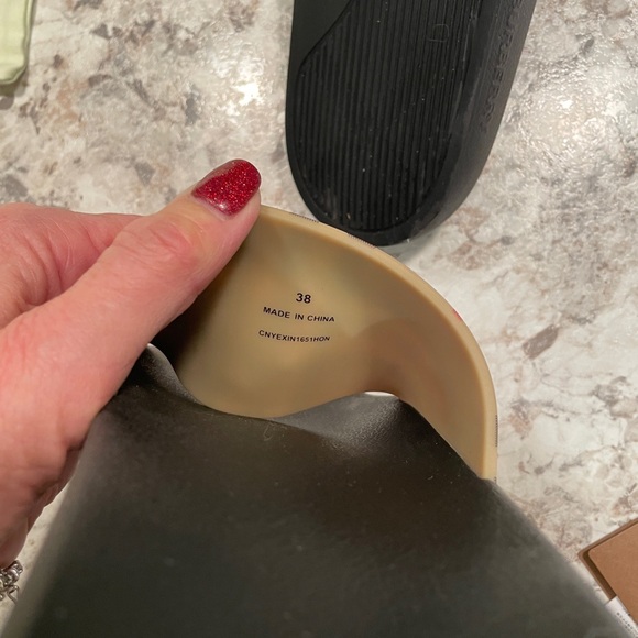 Burberry Slides - Picture 9 of 12